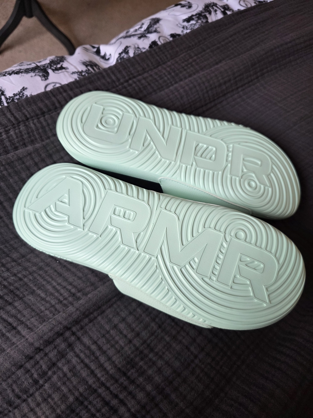 Under Armour Mint Green Slide Sandals Size 10 New Summer Athleisure - Picture 2 of 3